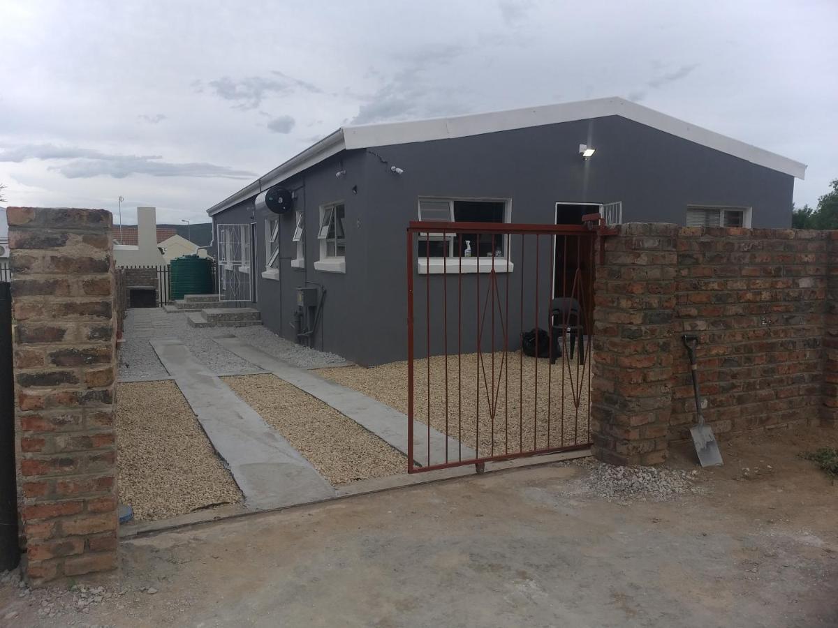 Tj Self-Catering Appartement Graaff-Reinet Buitenkant foto
