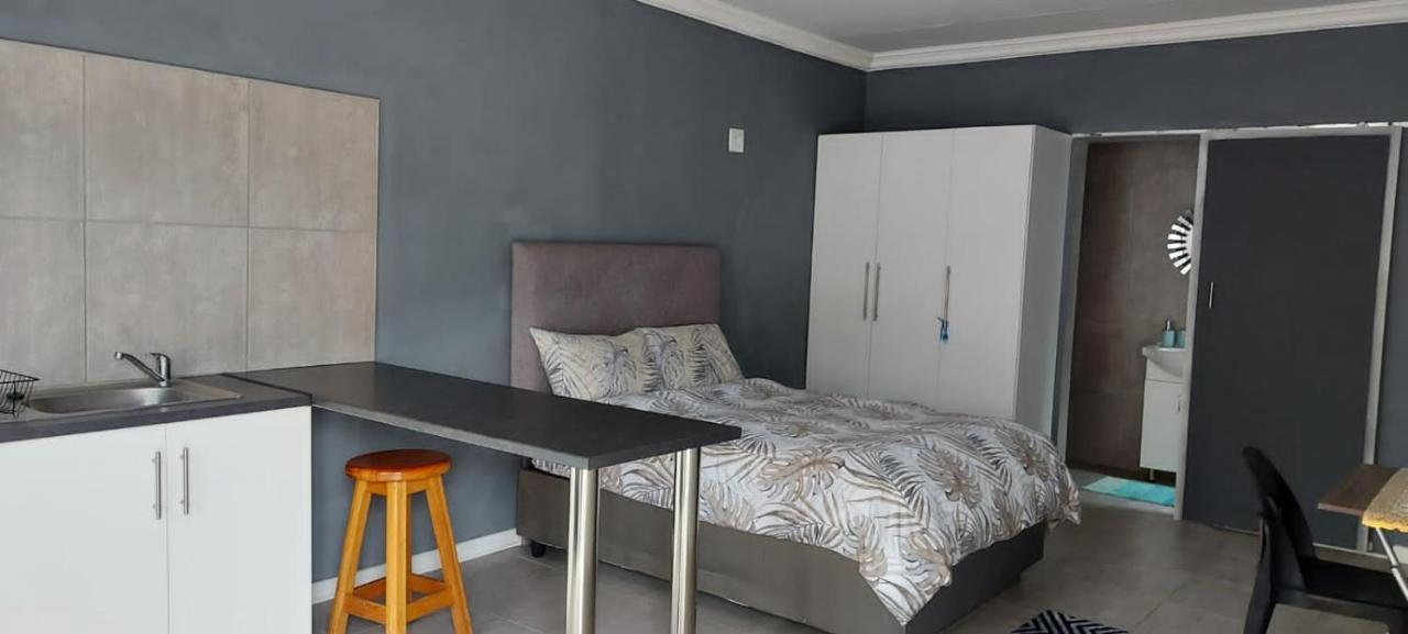 Tj Self-Catering Appartement Graaff-Reinet Buitenkant foto